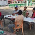 Duduk Bersama Warga, Babinsa Koramil 08/Bakongan Perkuat Silaturahmi Lewat Komsos